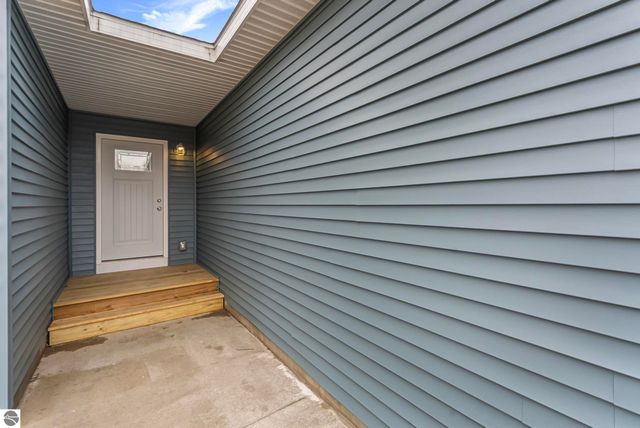 5436 Revella Lane, Grawn, MI 49637