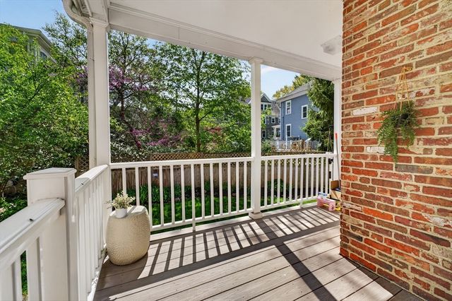 21 Hammond Pond Prkw 2, Newton, MA 02467