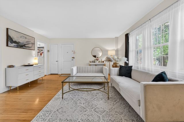 21 Hammond Pond Prkw 2, Newton, MA 02467