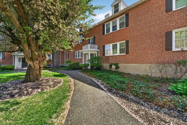 21 Hammond Pond Prkw 2, Newton, MA 02467