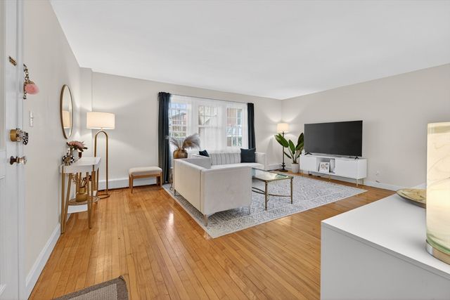21 Hammond Pond Prkw 2, Newton, MA 02467