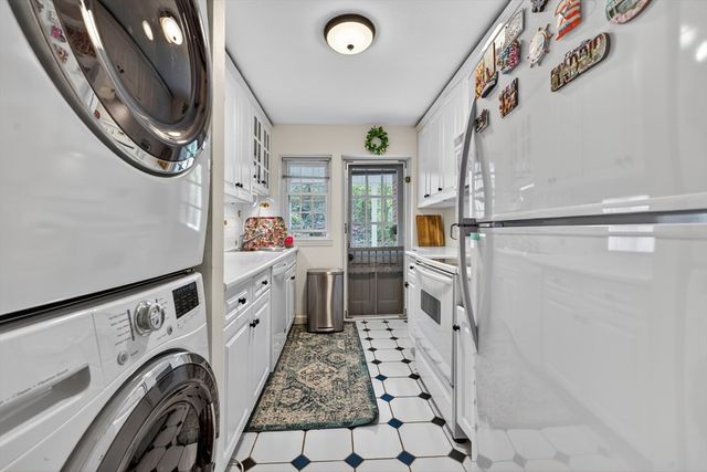 21 Hammond Pond Prkw 2, Newton, MA 02467