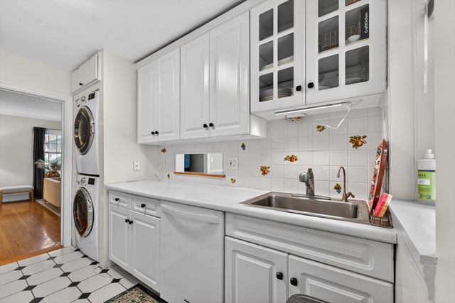 21 Hammond Pond Prkw 2, Newton, MA 02467