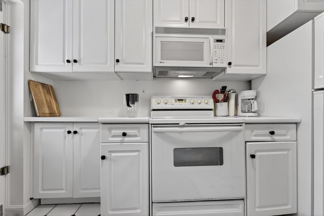 21 Hammond Pond Prkw 2, Newton, MA 02467