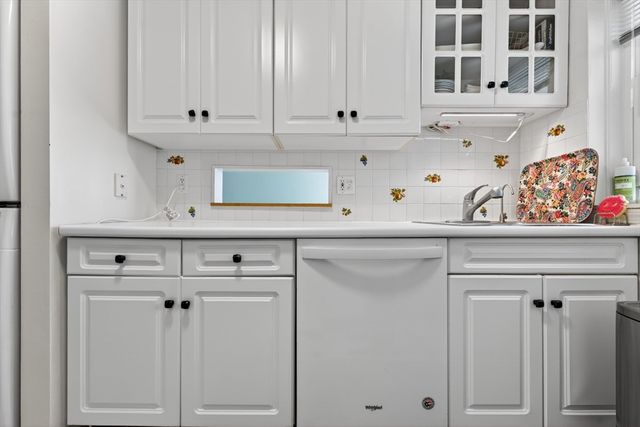 21 Hammond Pond Prkw 2, Newton, MA 02467