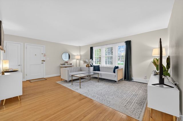 21 Hammond Pond Prkw 2, Newton, MA 02467