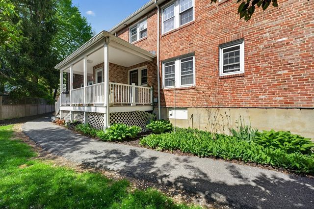 21 Hammond Pond Prkw 2, Newton, MA 02467