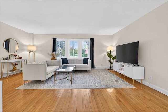 21 Hammond Pond Prkw 2, Newton, MA 02467