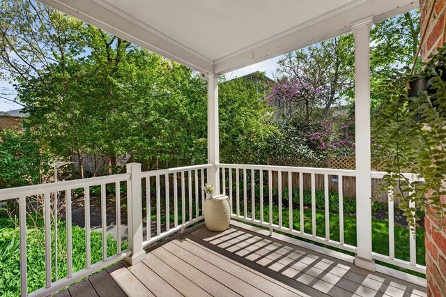 21 Hammond Pond Prkw 2, Newton, MA 02467