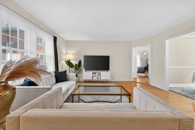 21 Hammond Pond Prkw 2, Newton, MA 02467
