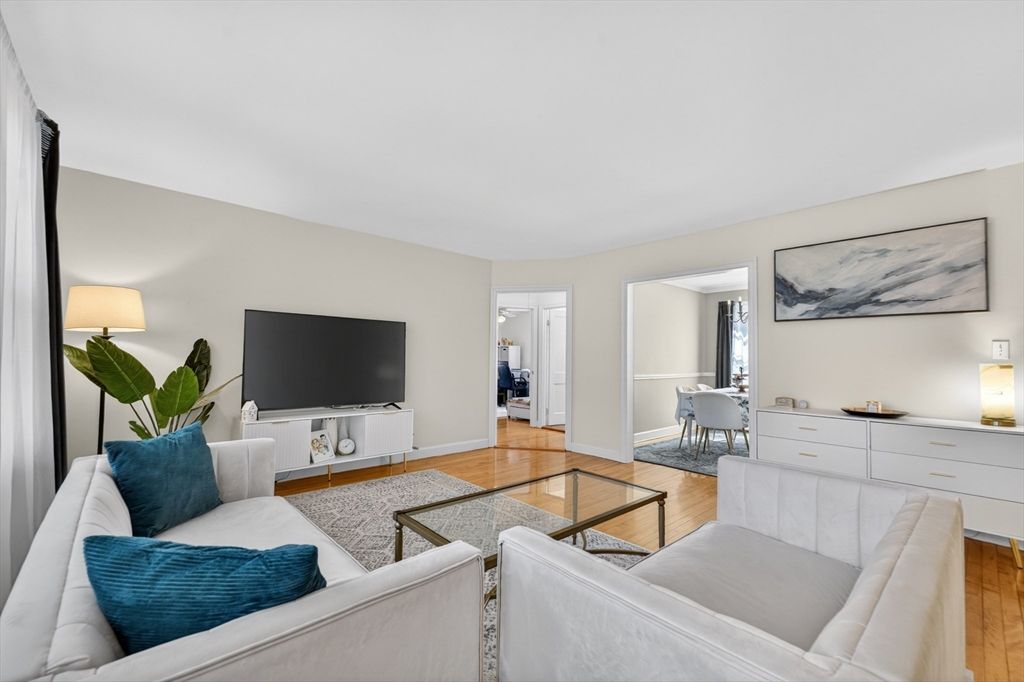 21 Hammond Pond Prkw 2, Newton, MA 02467