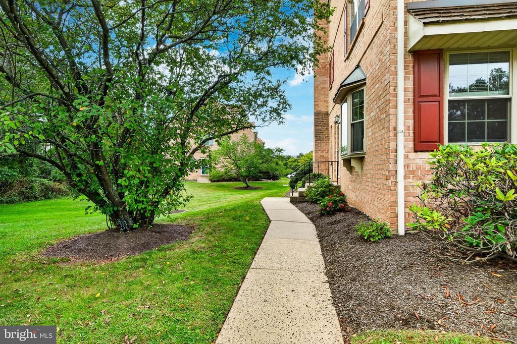 113 SUSAN CONSTANT CT #13, Norristown, PA 19401 — photo 2