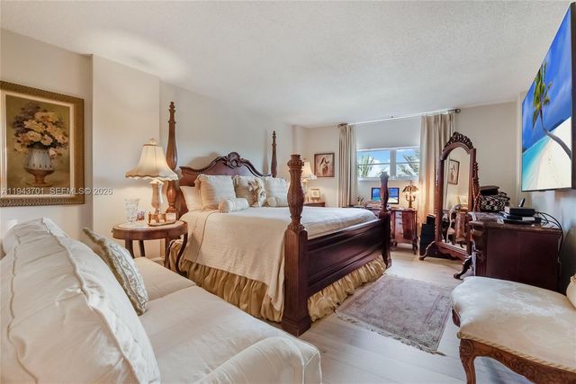 90 Edgewater Dr 501, Coral Gables, FL 33133