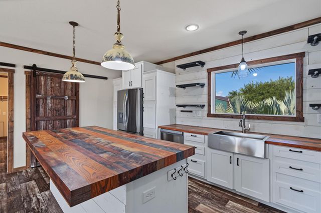 546 5th Street, Dickinson, TX 77539