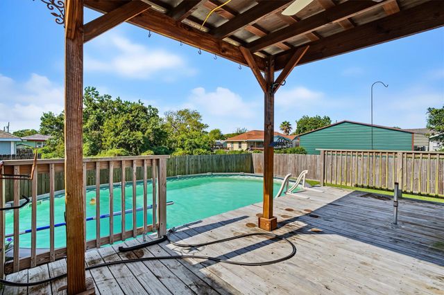 546 5th Street, Dickinson, TX 77539