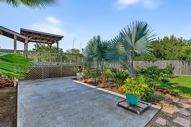 546 5th Street, Dickinson, TX 77539