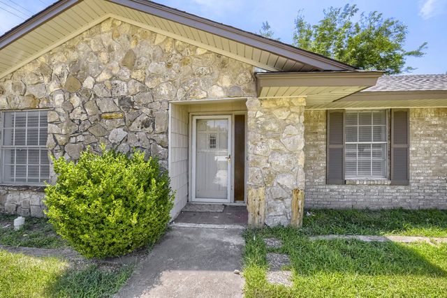 419 Allen Drive, Justin, TX 76247
