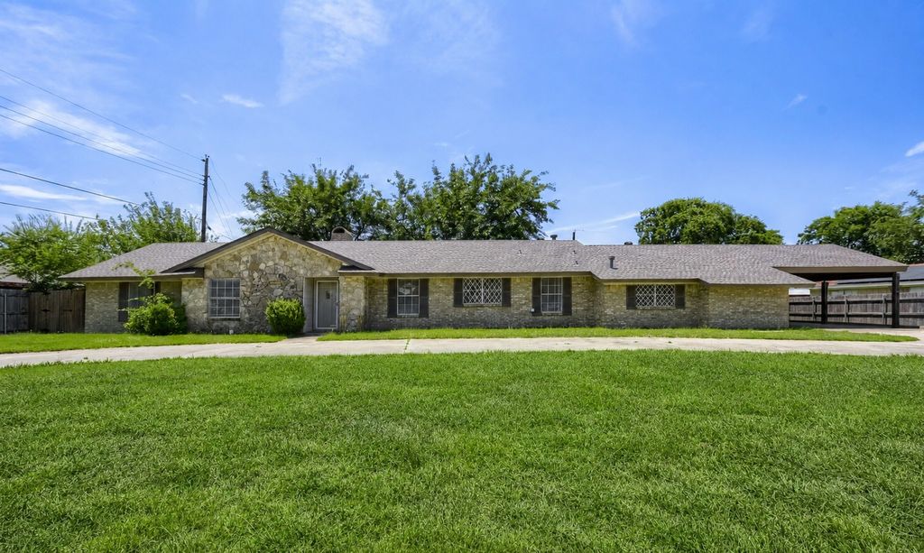 419 Allen Drive, Justin, TX 76247