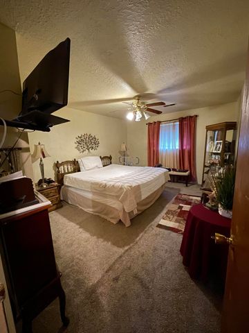 5708 Alta Vista Court SW, Albuquerque, NM 87105