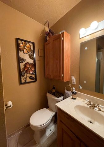 5708 Alta Vista Court SW, Albuquerque, NM 87105