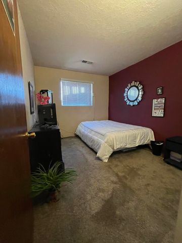 5708 Alta Vista Court SW, Albuquerque, NM 87105