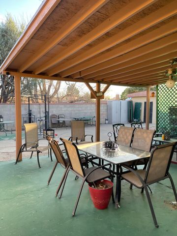 5708 Alta Vista Court SW, Albuquerque, NM 87105