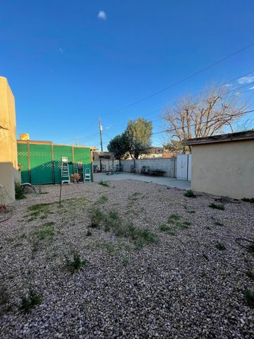 5708 Alta Vista Court SW, Albuquerque, NM 87105