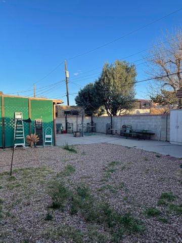 5708 Alta Vista Court SW, Albuquerque, NM 87105