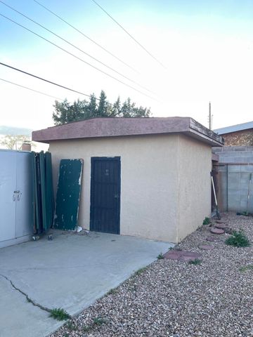 5708 Alta Vista Court SW, Albuquerque, NM 87105