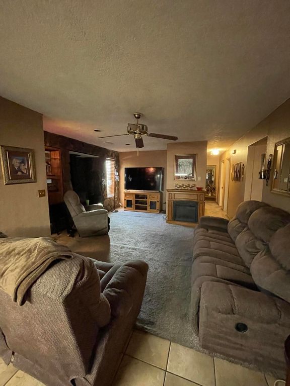 Image 13 of property listing at 5708 Alta Vista Court SW, Albuquerque, NM 87105