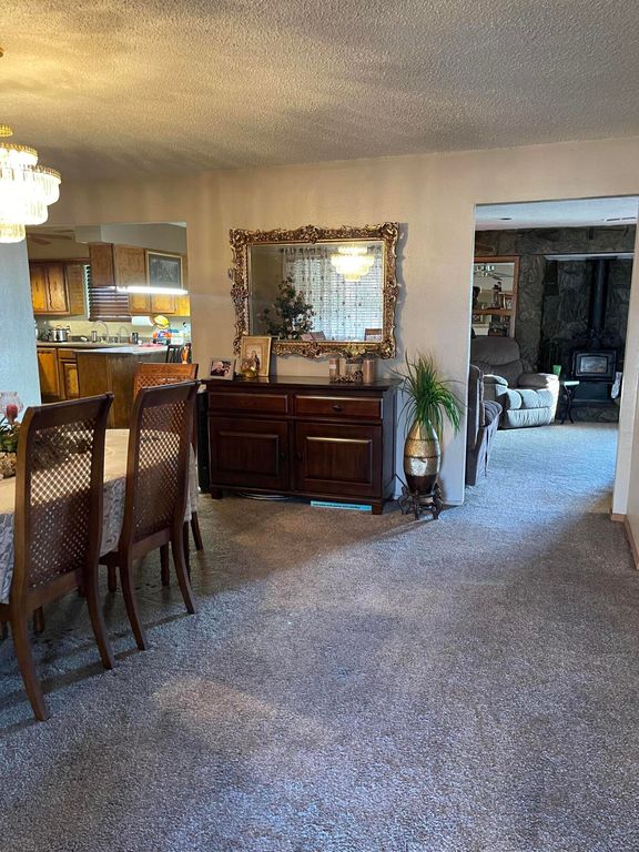 Image 5 of property listing at 5708 Alta Vista Court SW, Albuquerque, NM 87105