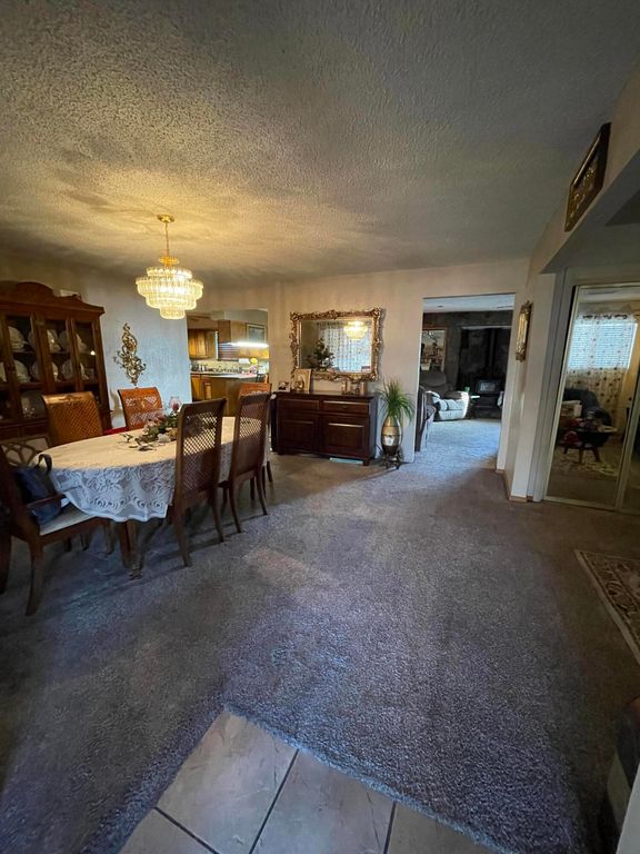 Image 6 of property listing at 5708 Alta Vista Court SW, Albuquerque, NM 87105