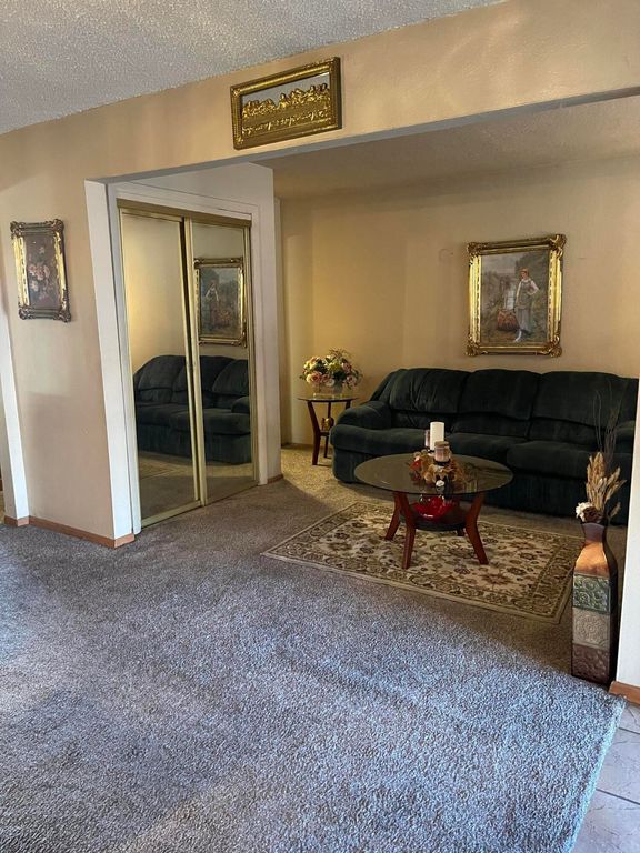 Image 7 of property listing at 5708 Alta Vista Court SW, Albuquerque, NM 87105