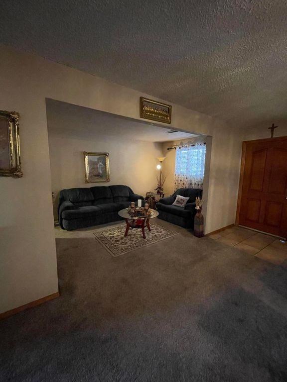 Image 8 of property listing at 5708 Alta Vista Court SW, Albuquerque, NM 87105