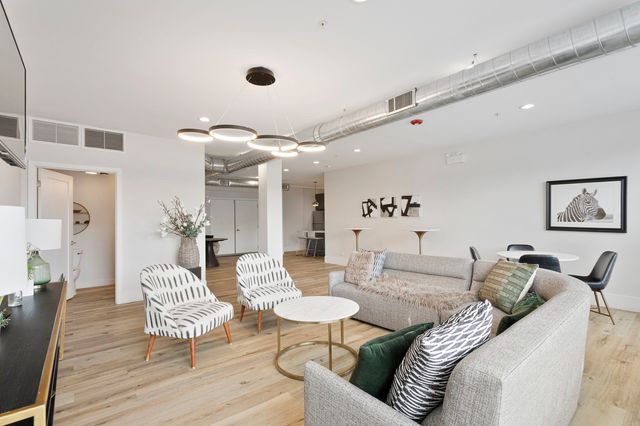 1531 W Howard Avenue 304, Chicago, IL 60626