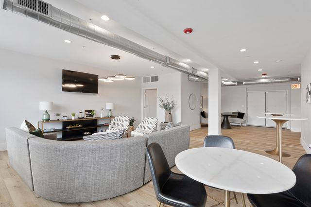 1531 W Howard Avenue 304, Chicago, IL 60626