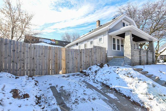 5327 W Wright STREET, Milwaukee, WI 53210