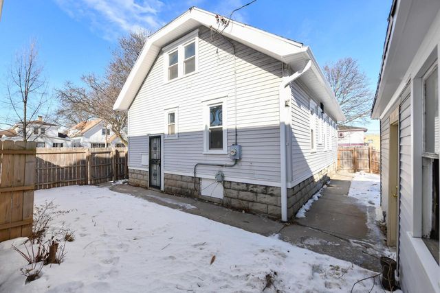 5327 W Wright STREET, Milwaukee, WI 53210