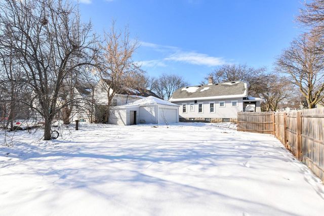 5327 W Wright STREET, Milwaukee, WI 53210
