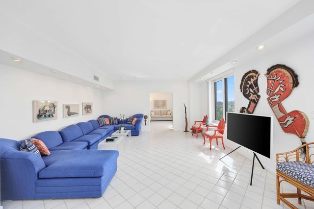 150 Bradley Place 415, Palm Beach, FL 33480