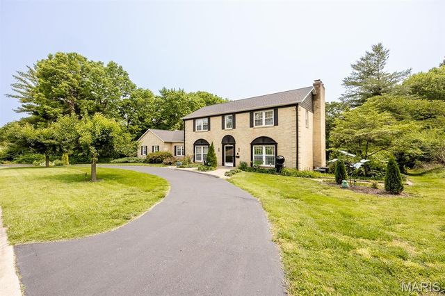 210 E Fairway Drive, Belleville, IL 62223