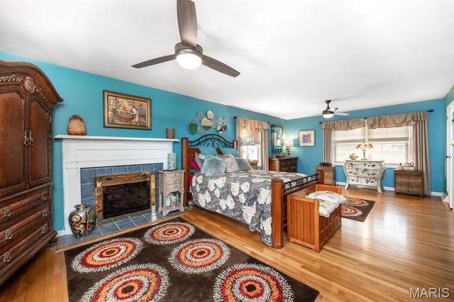 210 E Fairway Drive, Belleville, IL 62223