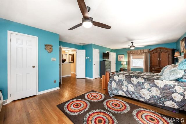 210 E Fairway Drive, Belleville, IL 62223
