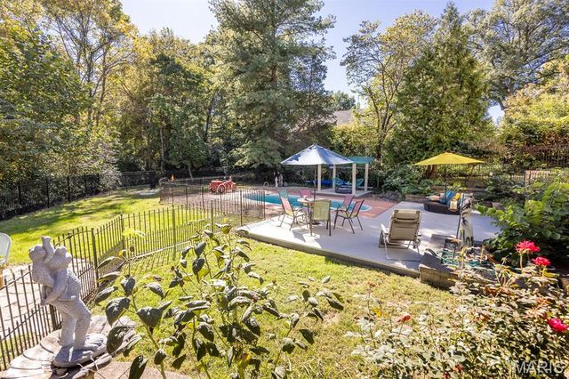 210 E Fairway Drive, Belleville, IL 62223