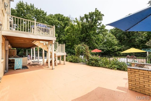 210 E Fairway Drive, Belleville, IL 62223