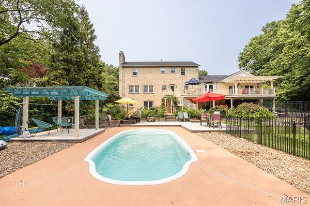 210 E Fairway Drive, Belleville, IL 62223
