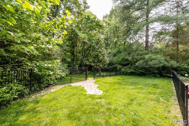 210 E Fairway Drive, Belleville, IL 62223