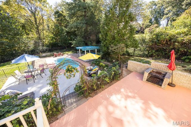 210 E Fairway Drive, Belleville, IL 62223