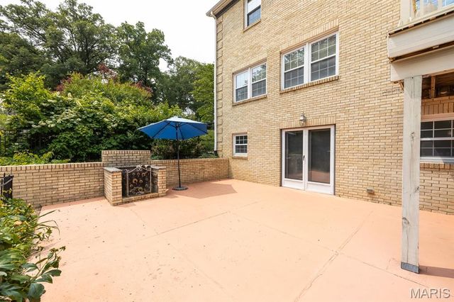 210 E Fairway Drive, Belleville, IL 62223