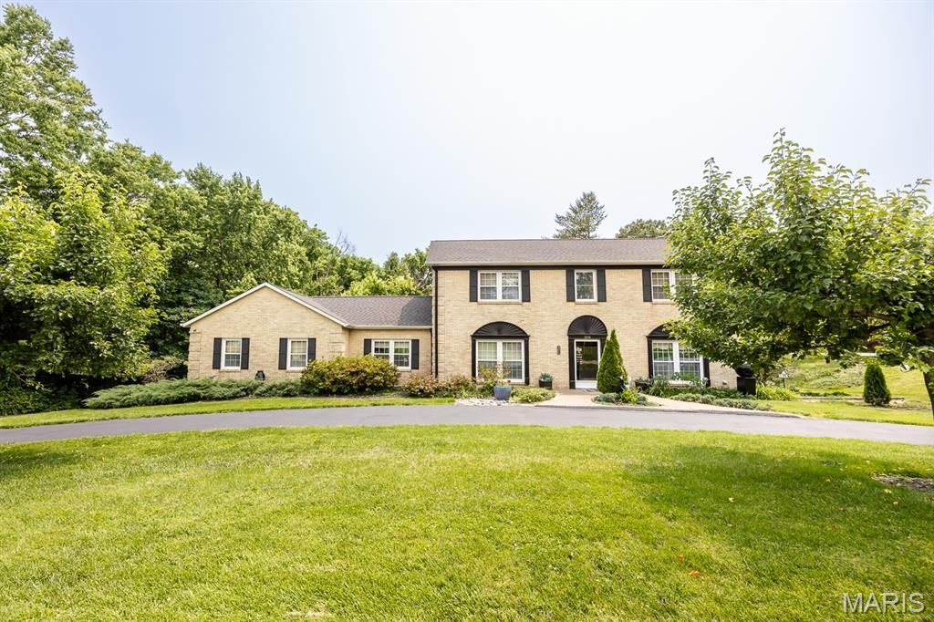 210 E Fairway Drive, Belleville, IL 62223